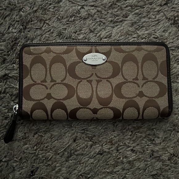 Coach Accordion Zip Wallet In Signature Jacquard - Picture 1 of 9